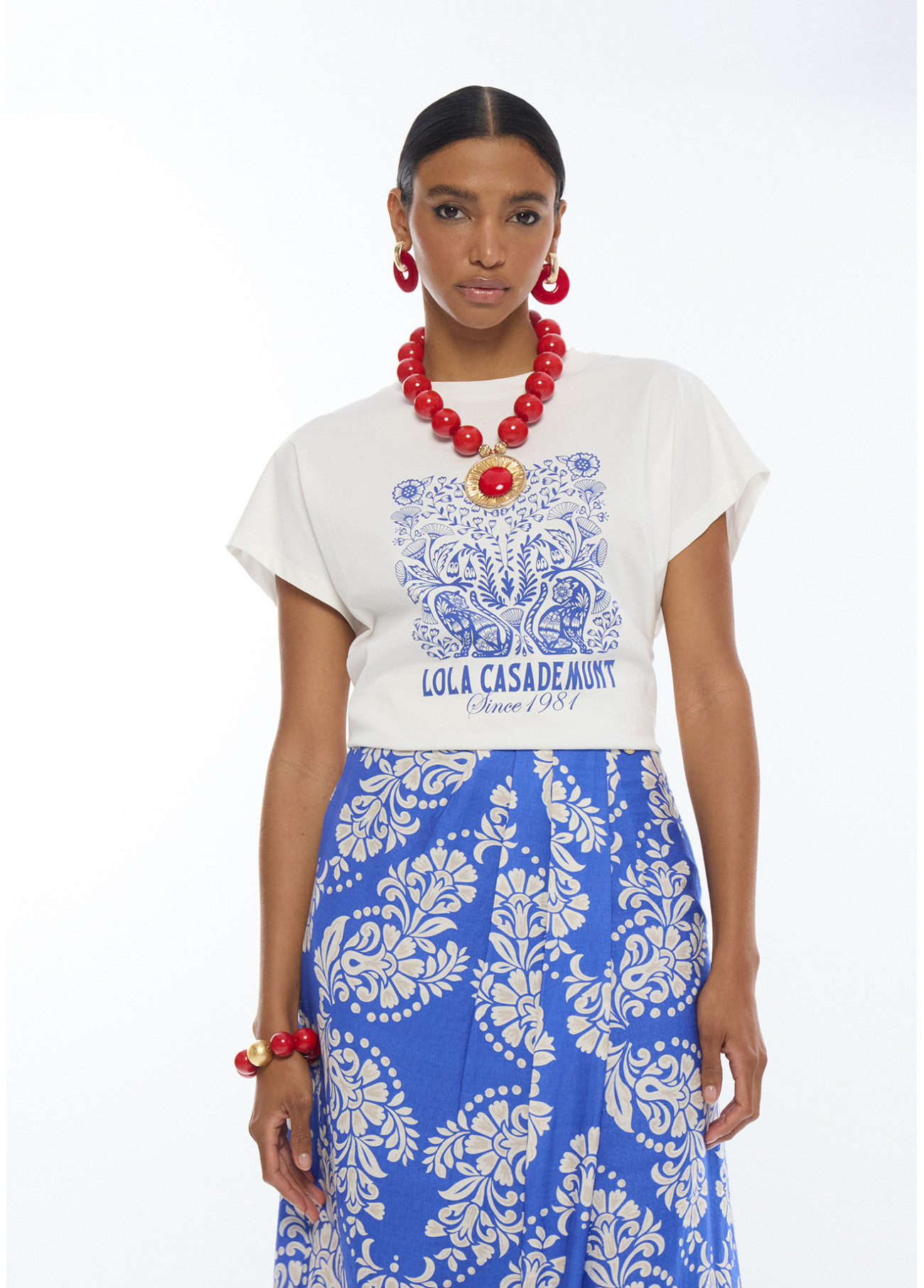 T-shirt damski Lola Casademunt – klasyka z ozdobnym printem LS2615110 - obrazek 2