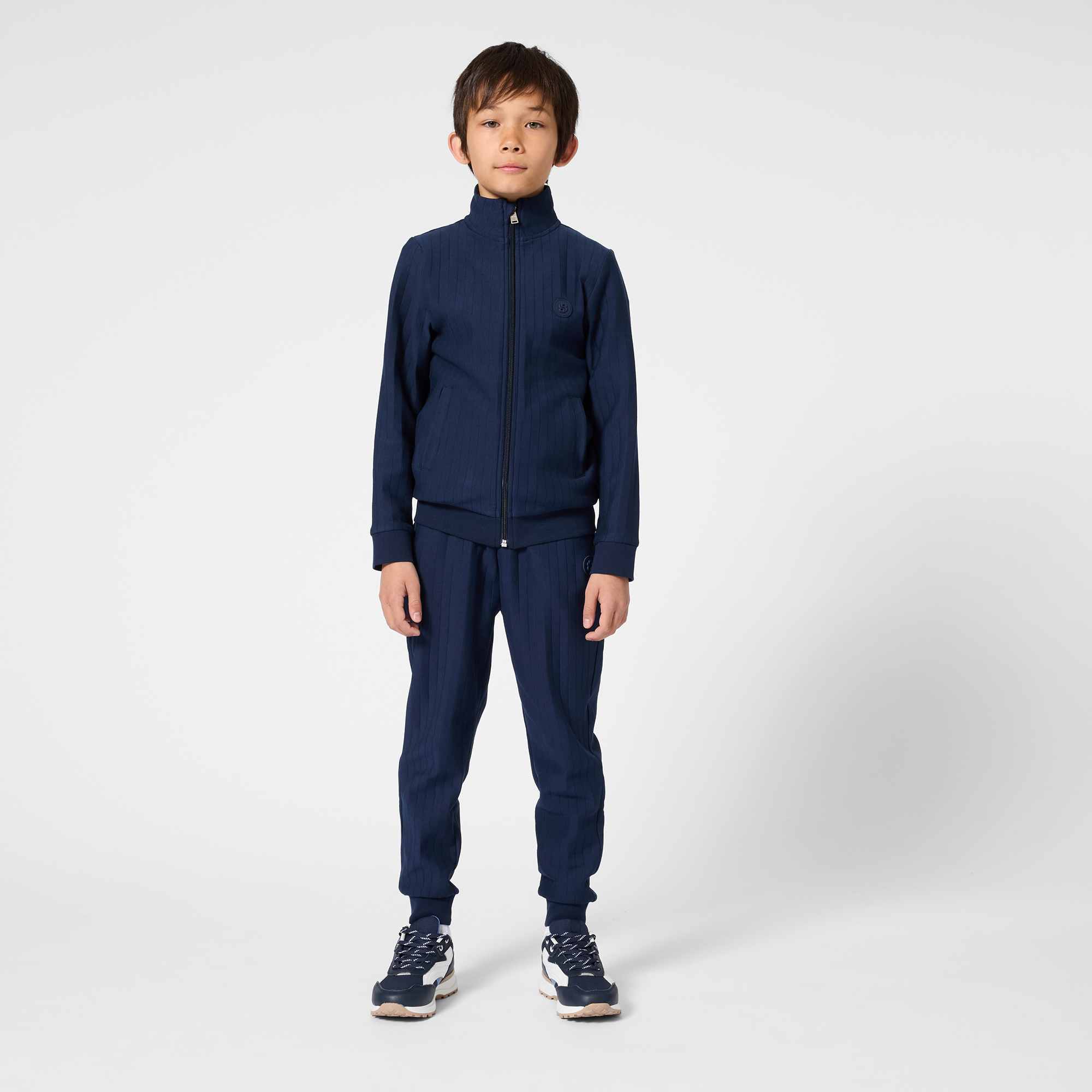 Granatowa bluza chłopięca BOSS – sportowa bluza na zamek z wysokim kołnierzem J52949/849