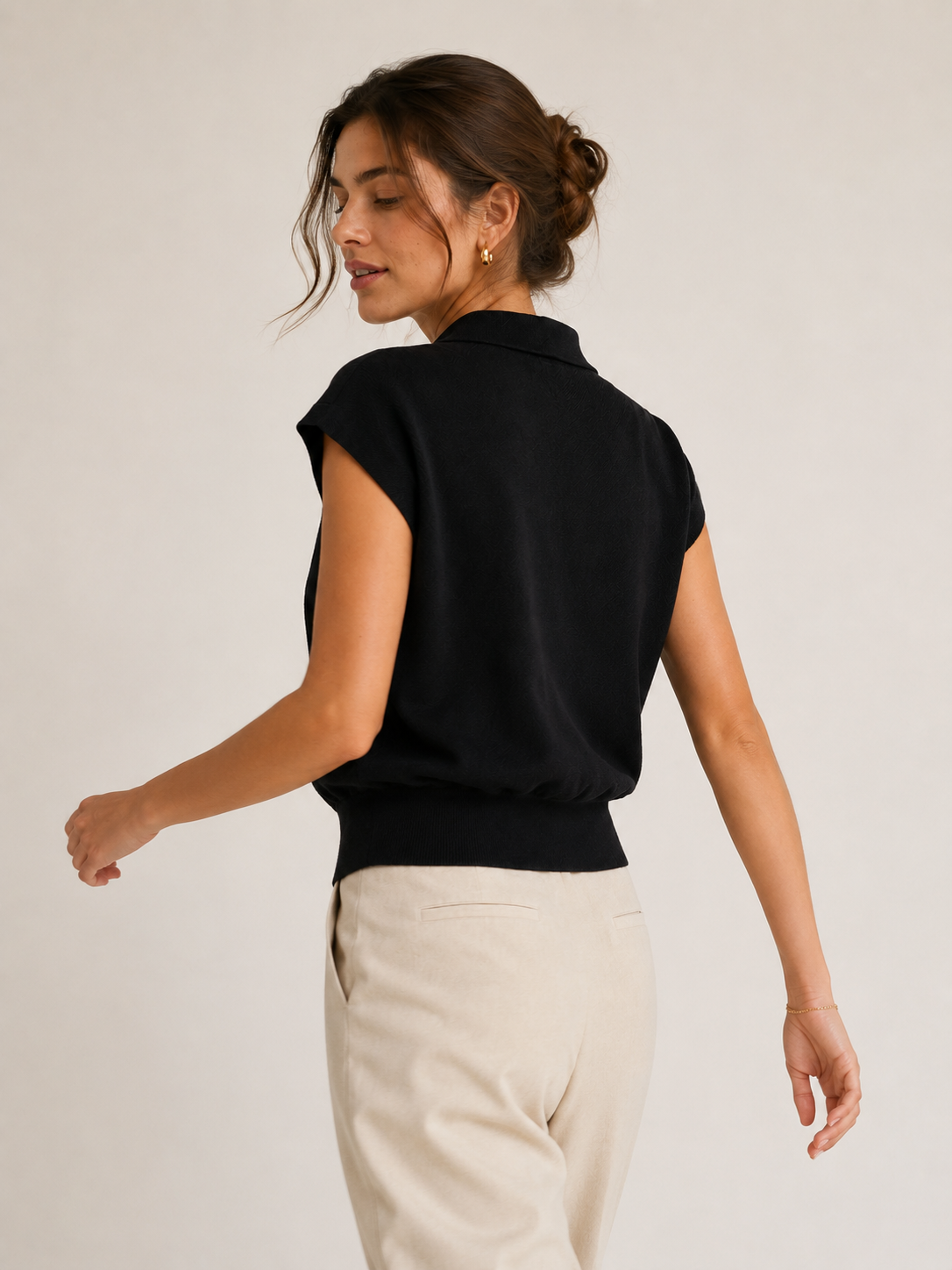 Czarna bluzka polo Soaked in Luxury – nowoczesna klasyka w skandynawskim stylu 30409173/194008 - obrazek 2