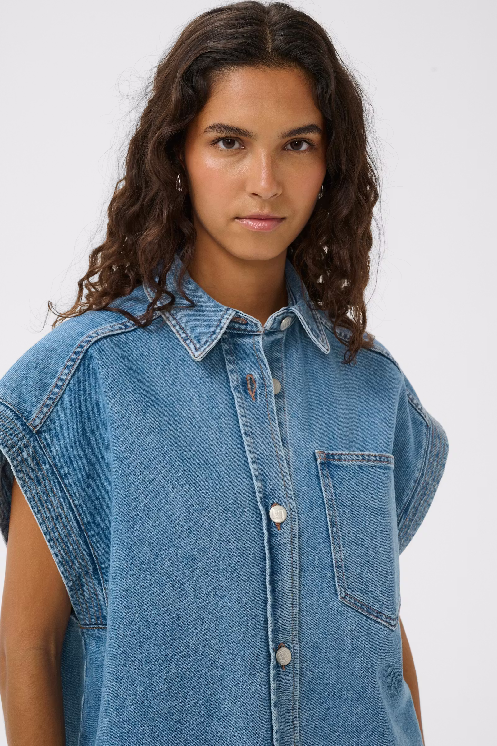 Kamizelka dżinsowa Soaked – ponadczasowy denim w nowoczesnym stylu 30409190 - obrazek 4