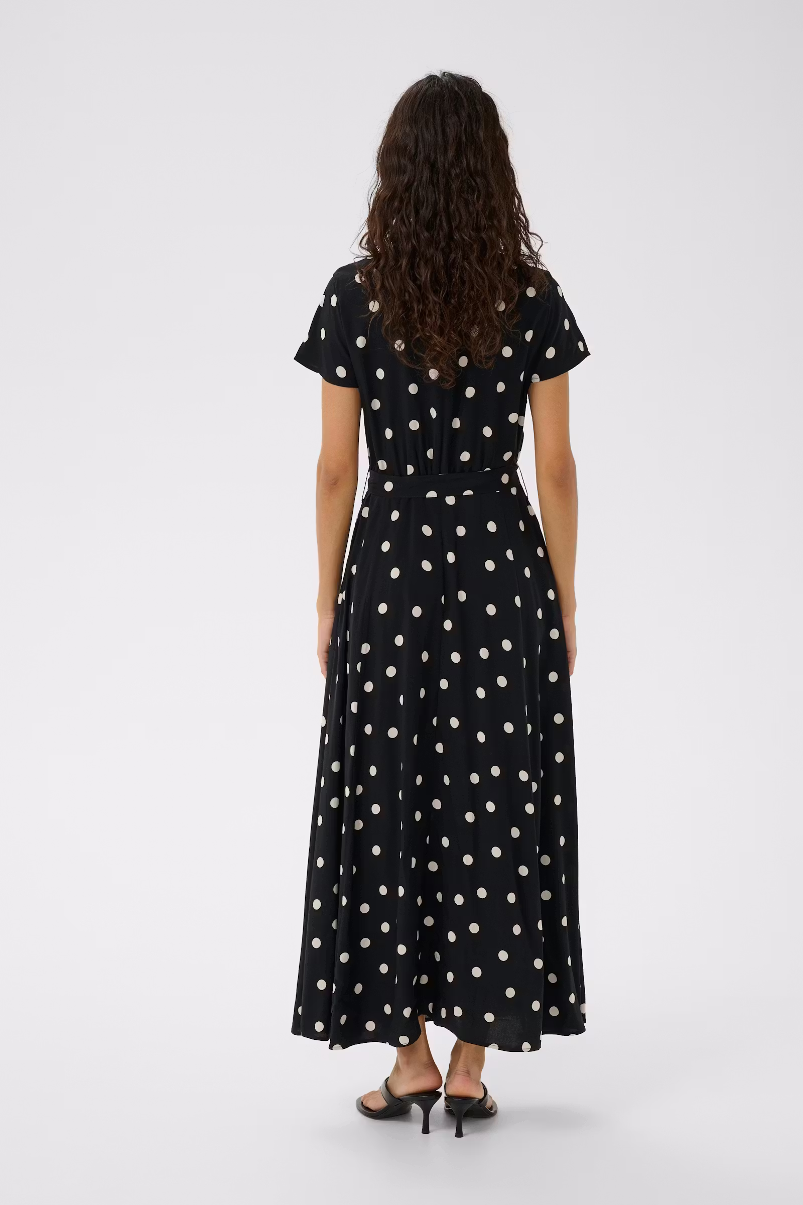 Sukienka wiskozowa Soaked in Luxury – elegancja i komfort w skandynawskim stylu 30404807/305254 - obrazek 3