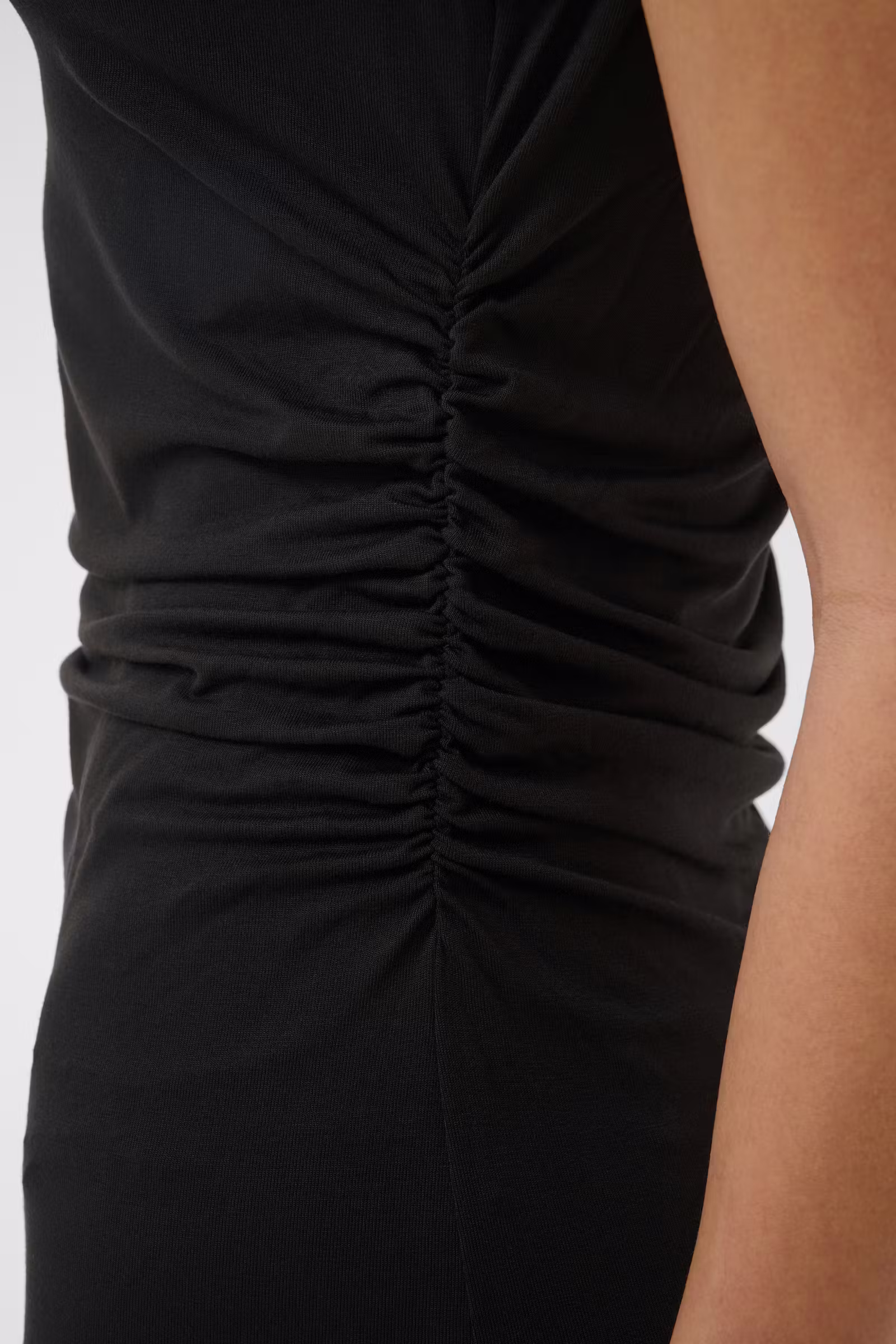 Sukienka Soaked in Luxury – kobieca elegancja w nowoczesnym wydaniu 30409149 - obrazek 3