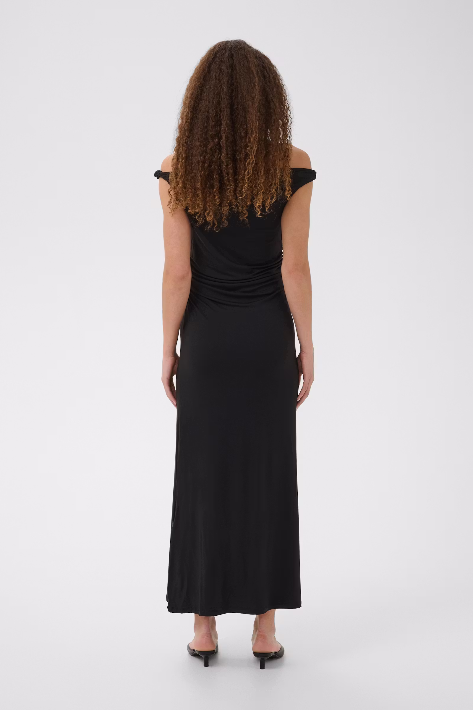 Sukienka Soaked in Luxury – kobieca elegancja w nowoczesnym wydaniu 30409149 - obrazek 7