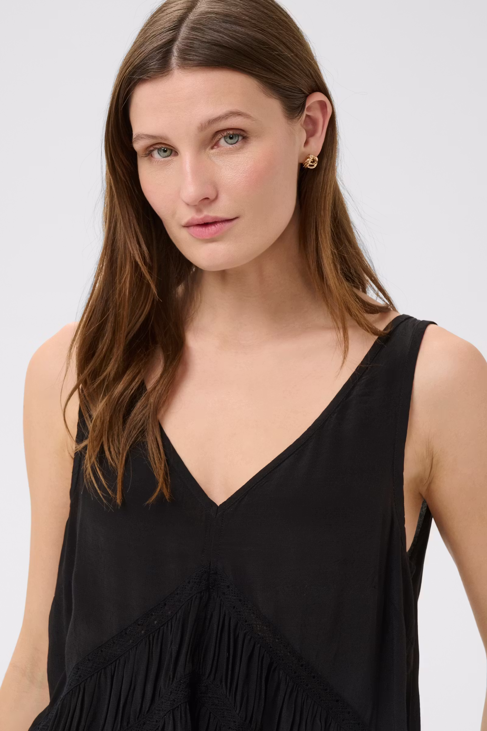 Czarny top wiskozowy Soaked in Luxury – minimalistyczna elegancja na każdą okazję 30409220 - obrazek 5