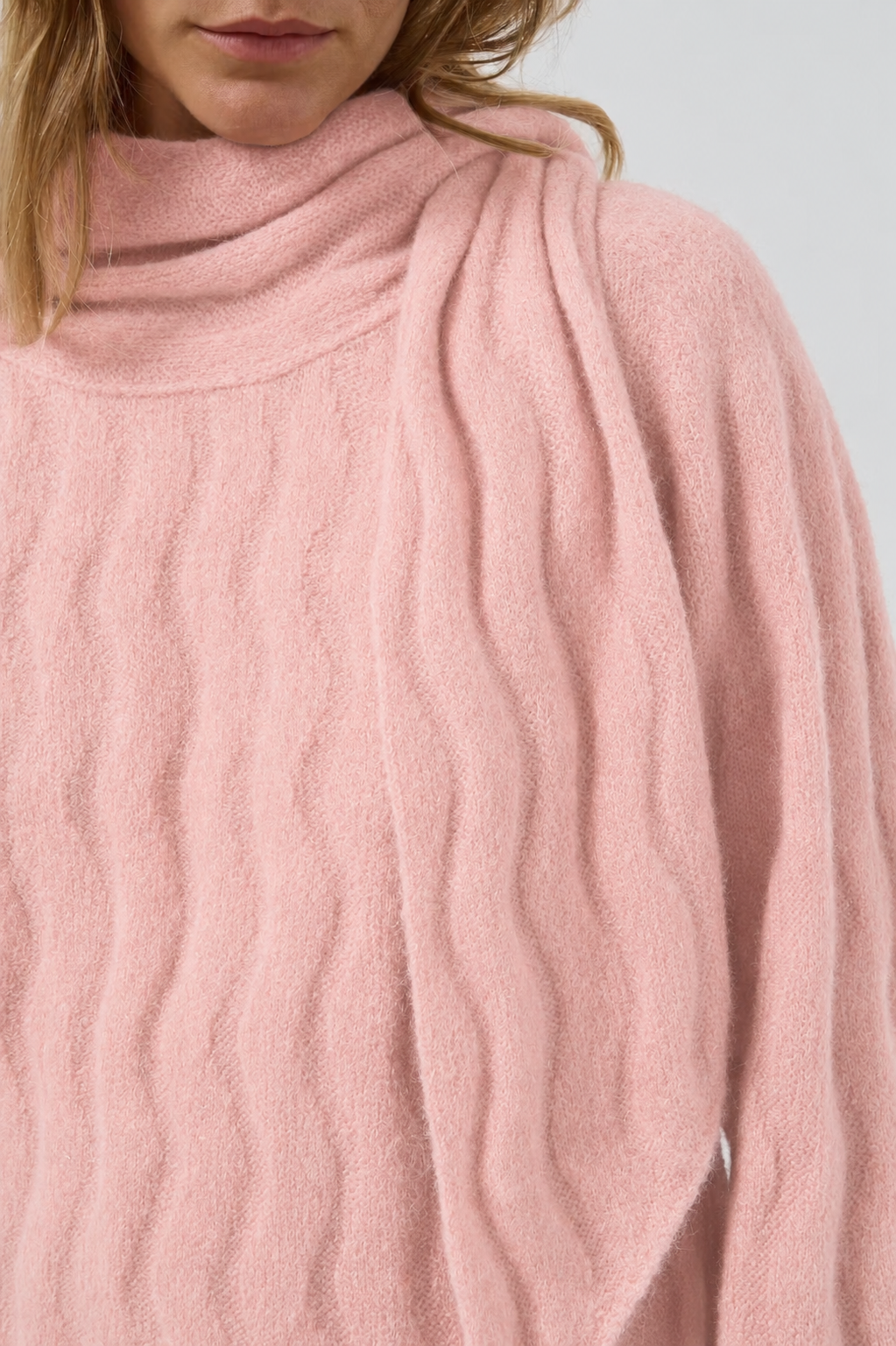 Różowy sweter damski Soaked z dodatkiem wełny i ozdobnym wiązaniem 30409449 - obrazek 3