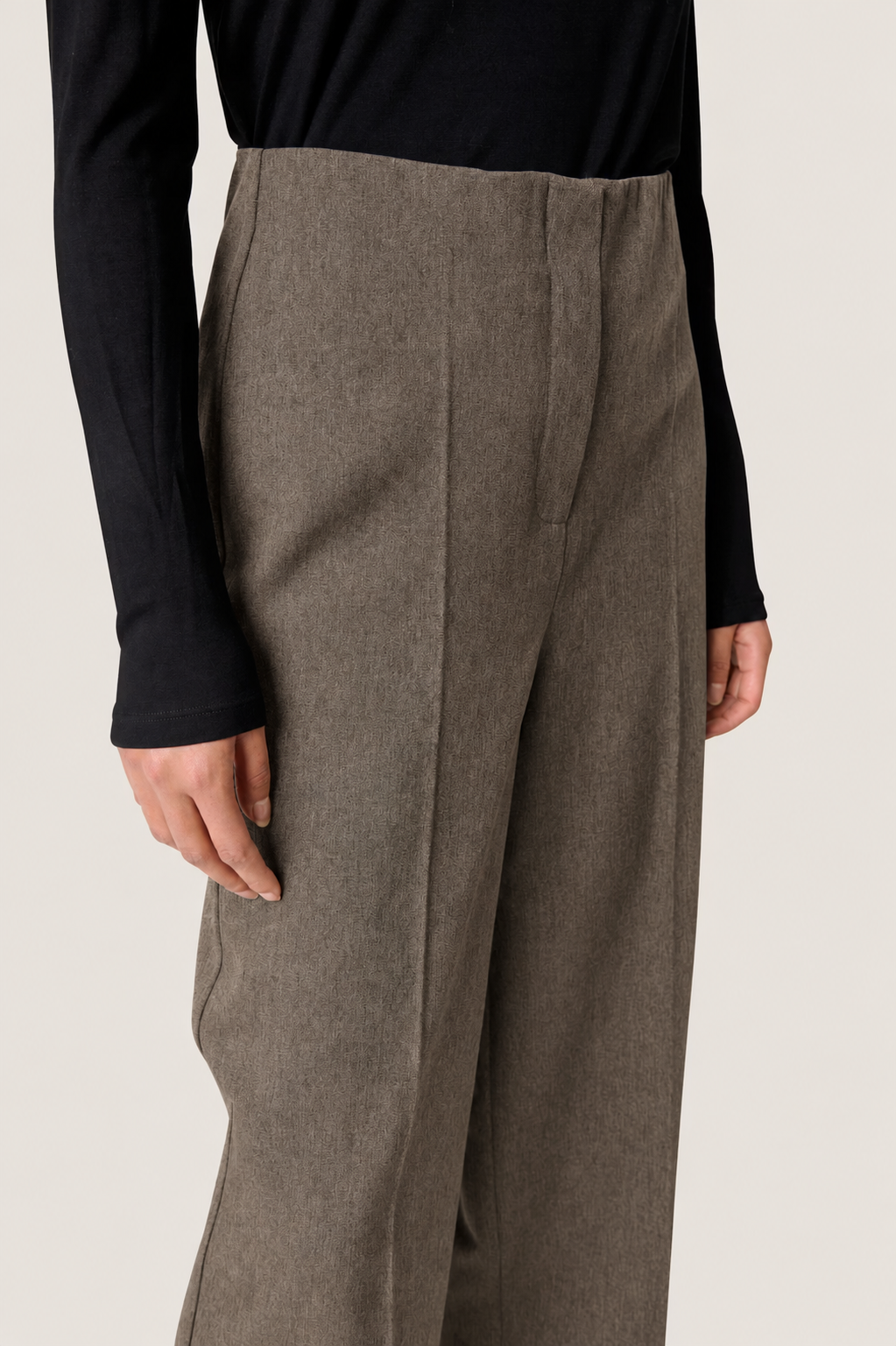 Eleganckie spodnie damskie Soaked z szeroką nogawką – brązowe 30408595
