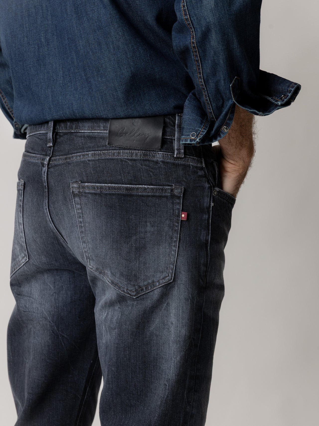 Czarne jeansy męskie MOS MOSH Gallery – nowoczesny denim w casualowym stylu 510890 - obrazek 2