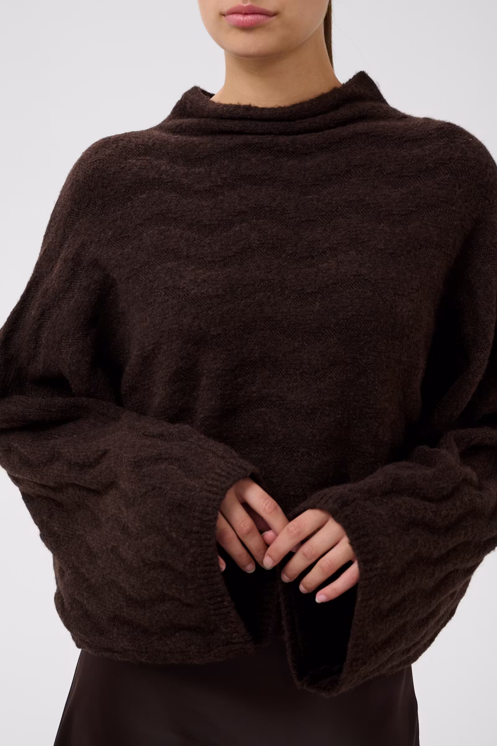 Krótki sweter damski Soaked z dodatkiem wełny – ciemnobrązowy 30409447 - obrazek 4