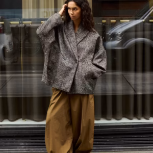 Krótki płaszcz damski Soaked w jodełkę – oversize 30409259