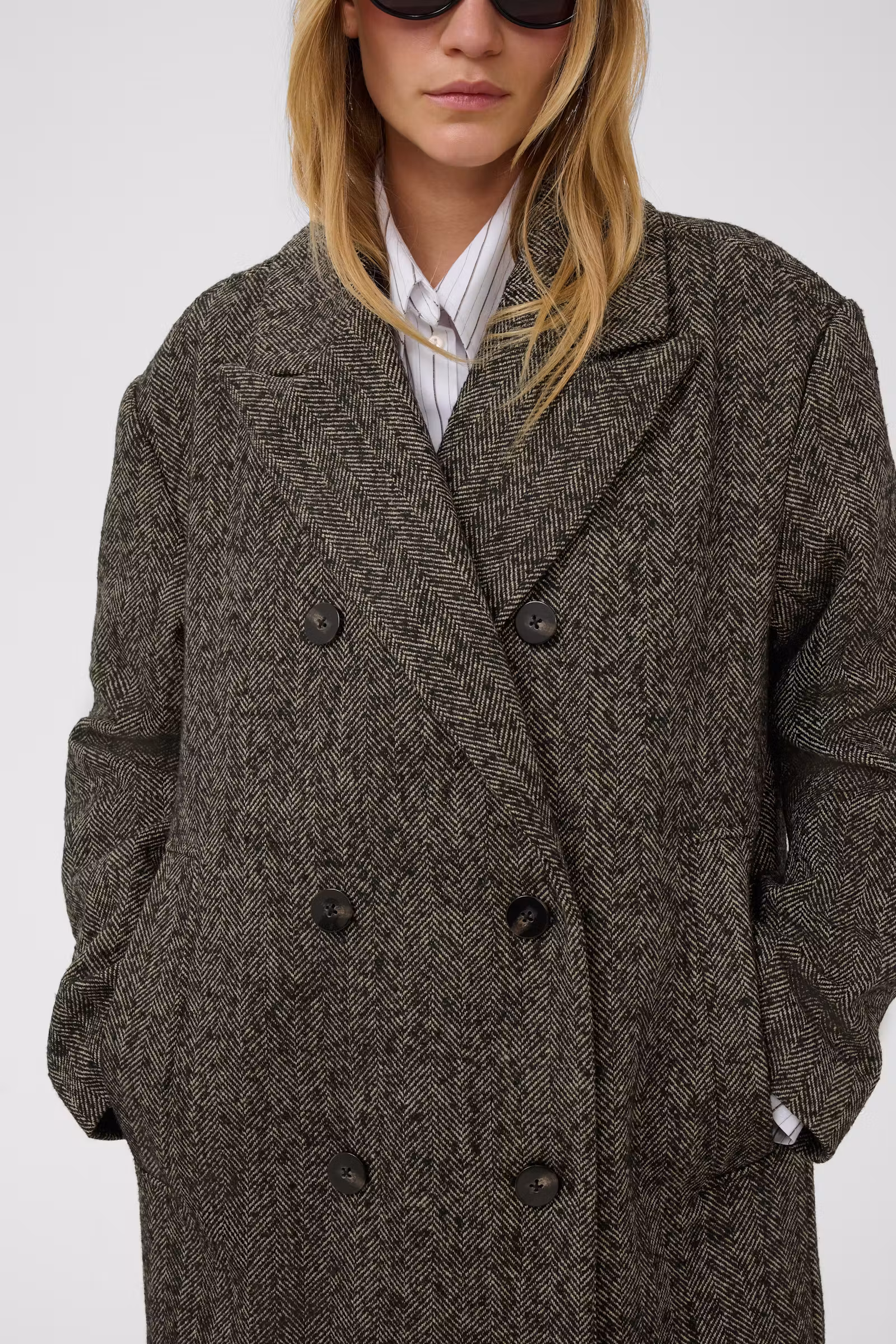 Płaszcz damski w jodełkę Soaked – długi, dwurzędowy płaszcz oversize 30409258 - obrazek 4
