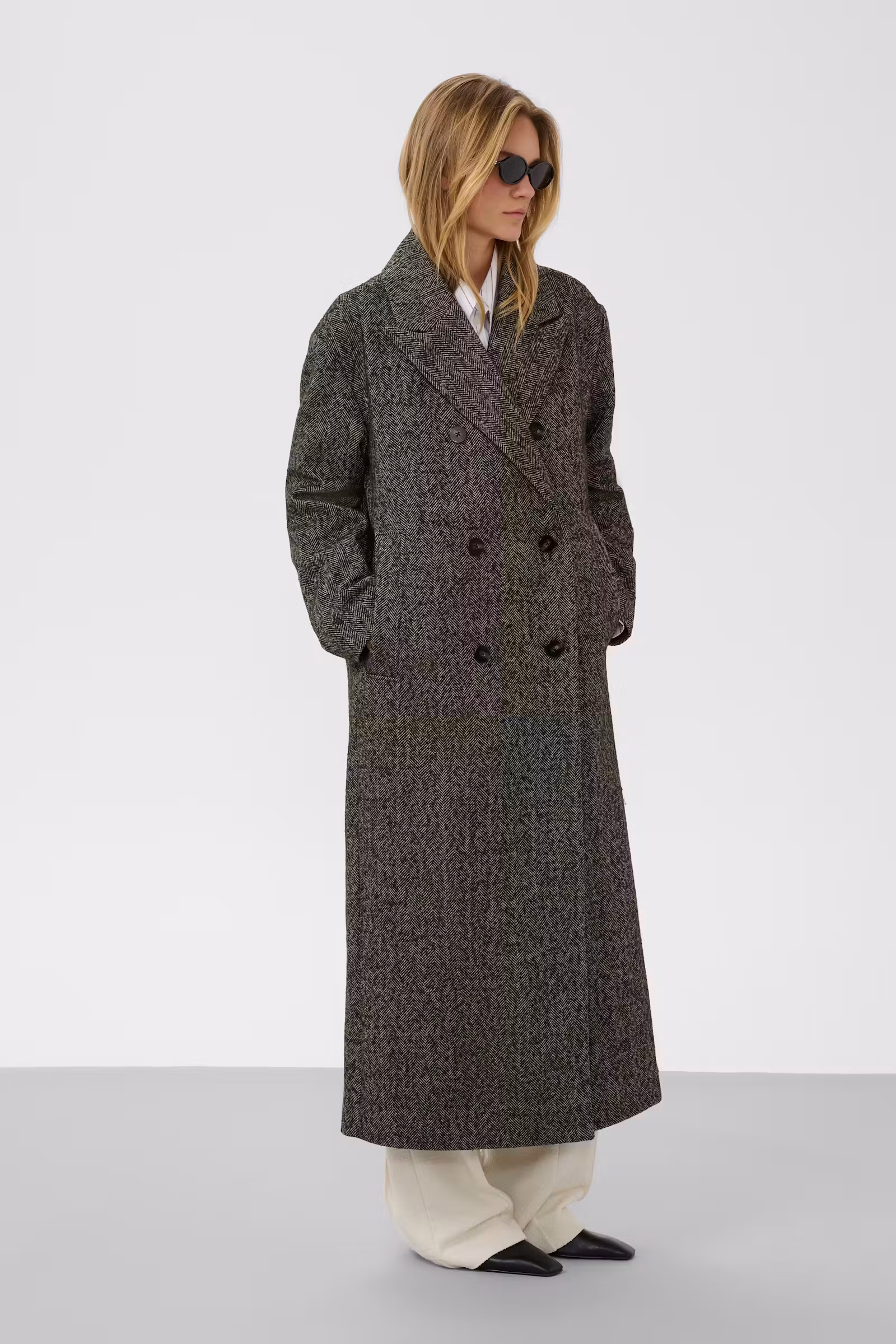 Płaszcz damski w jodełkę Soaked – długi, dwurzędowy płaszcz oversize 30409258 - obrazek 3