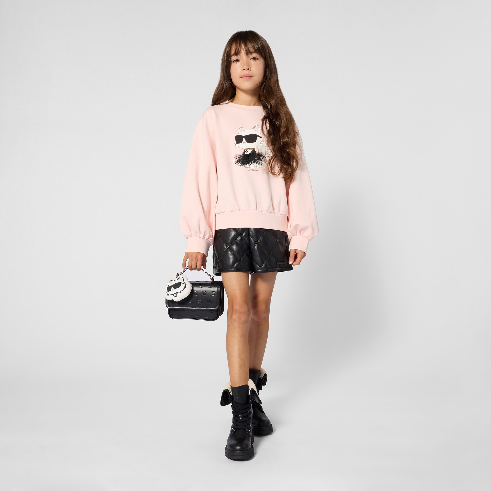 Różowa bluza dziewczęca Karl Lagerfeld z Choupette – stylowy model z ozdobną aplikacją