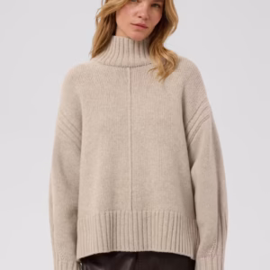 Sweter wełniany damski SOAKED z golfem – beżowy sweter o luźnym kroju
