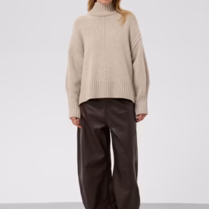 Sweter wełniany damski SOAKED z golfem – beżowy sweter o luźnym kroju
